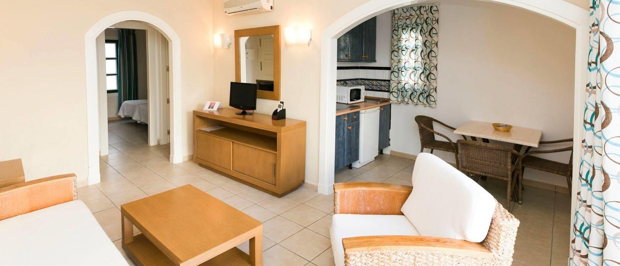 Apartamentos Livvo بويرتو دي موغان المظهر الخارجي الصورة