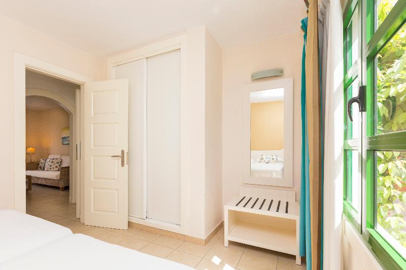 Apartamentos Livvo بويرتو دي موغان المظهر الخارجي الصورة